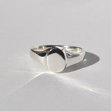 Load image into Gallery viewer, Oval Signet Ring • Silver