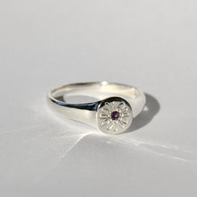 Load image into Gallery viewer, Lilac Daisy Signet