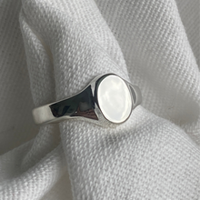Load image into Gallery viewer, Oval Signet Ring • Silver