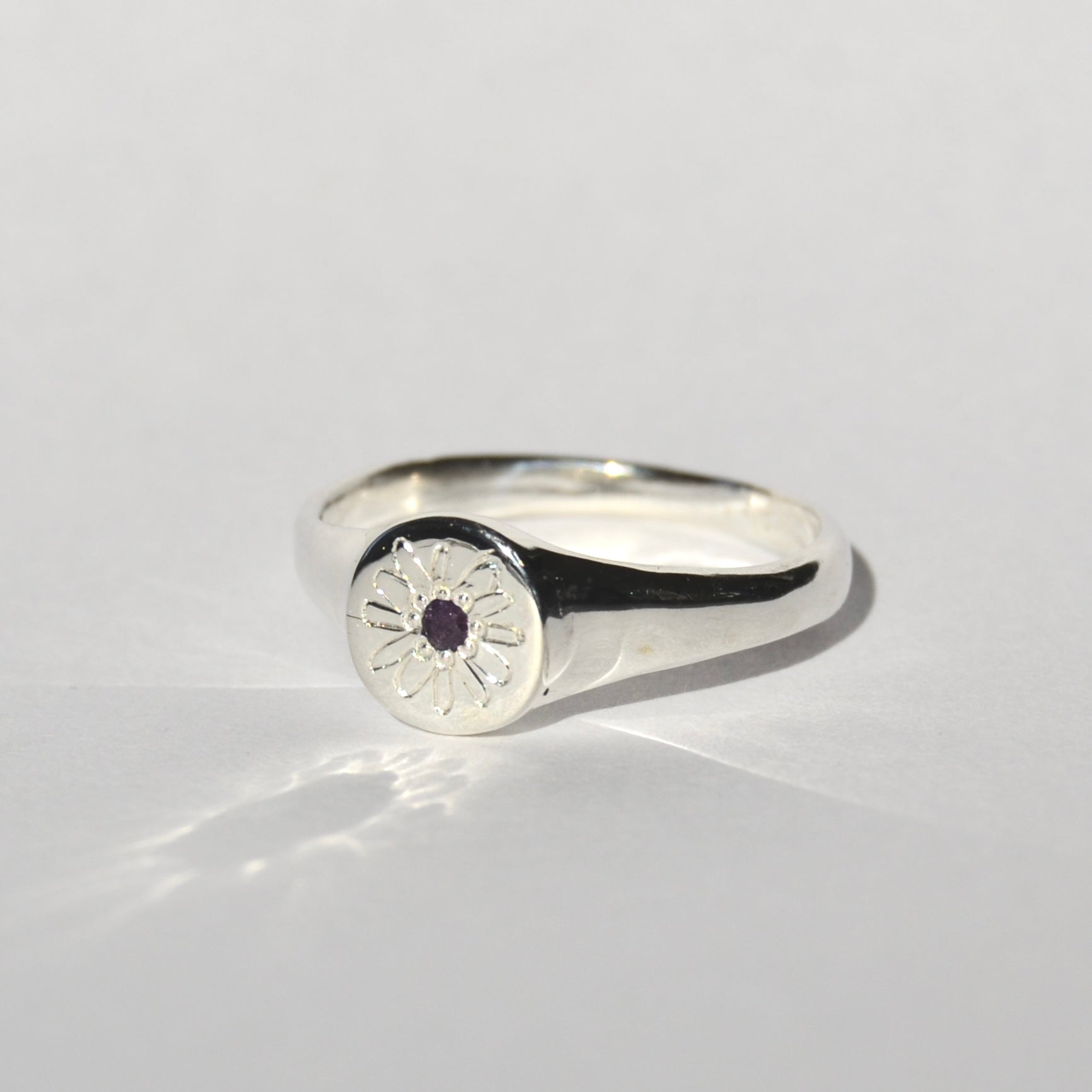 Lilac Daisy Signet