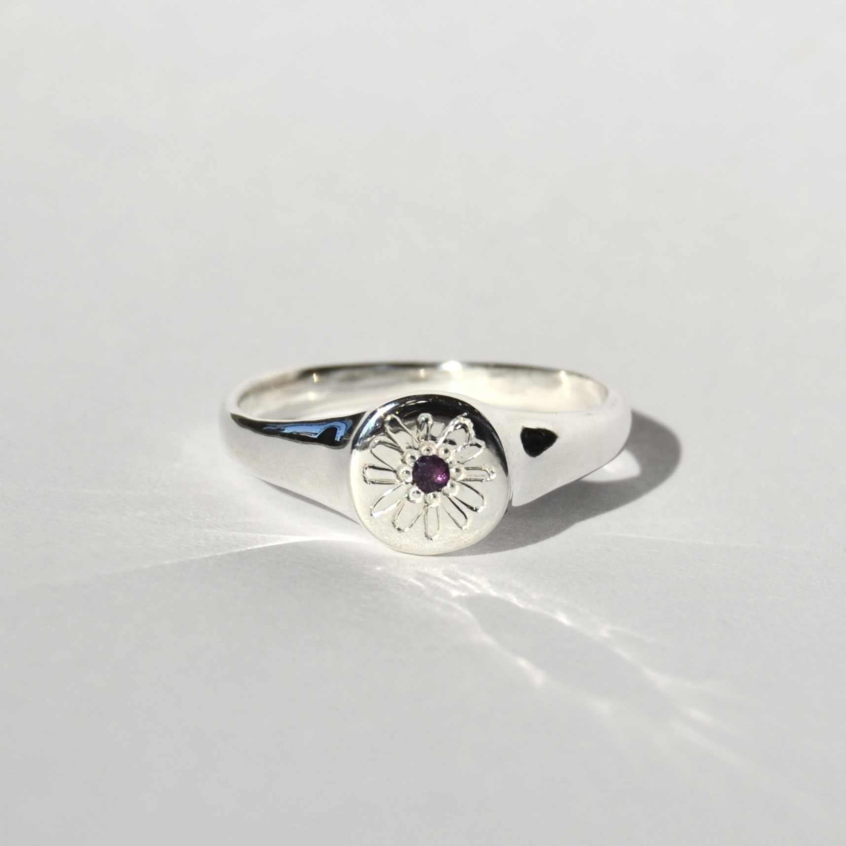 Lilac Daisy Signet