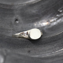 Load image into Gallery viewer, Staple Signet Ring
