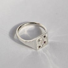 Load image into Gallery viewer, Pansy Stargazer Ring
