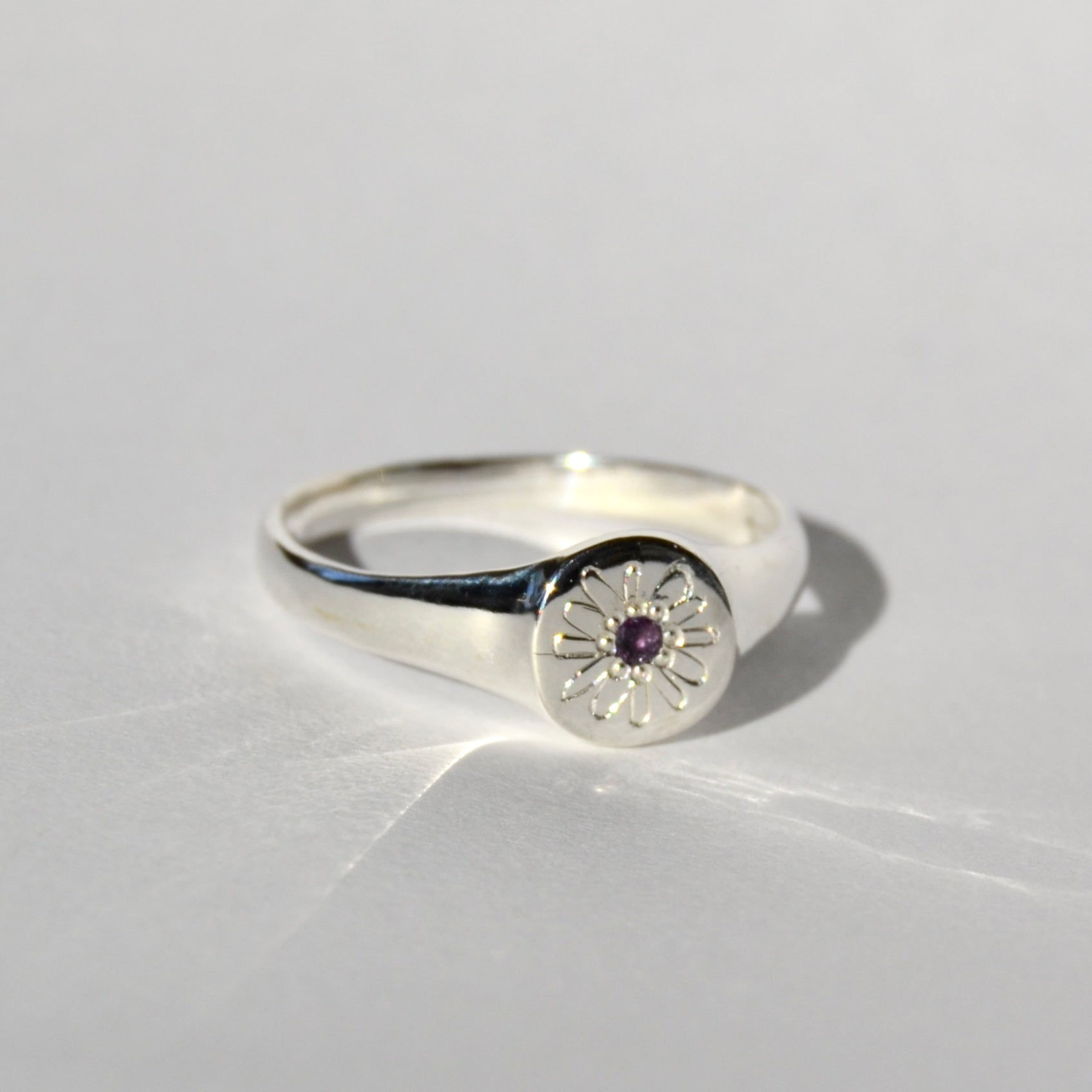 Lilac Daisy Signet