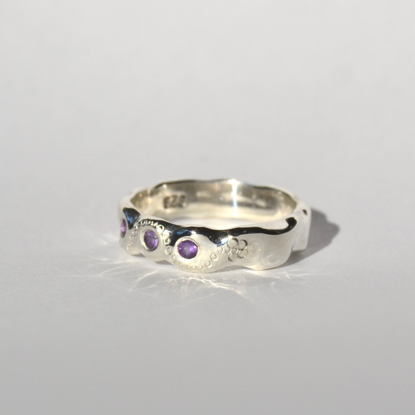 Daisy Chain Amethyst Band Ring
