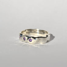 Load image into Gallery viewer, Daisy Chain Amethyst Band Ring
