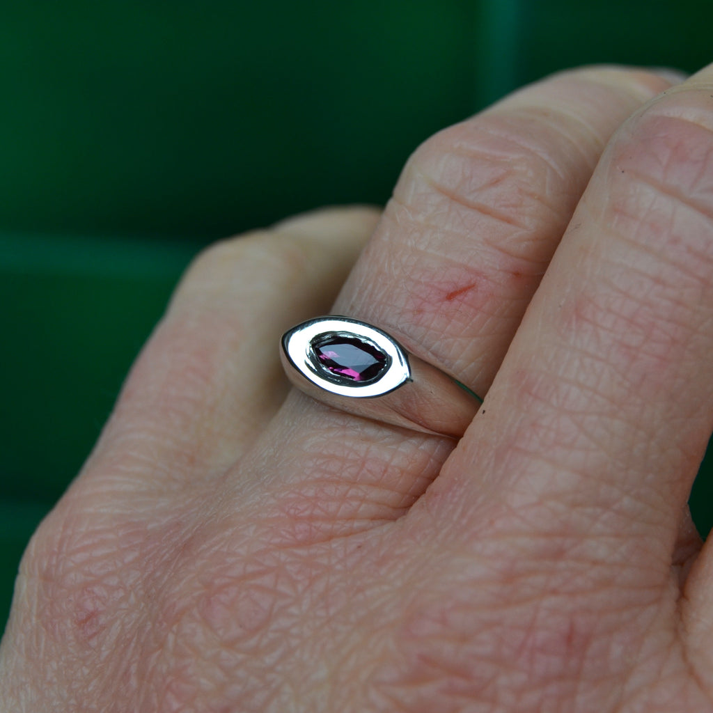 SAMPLE - Marquise Signet