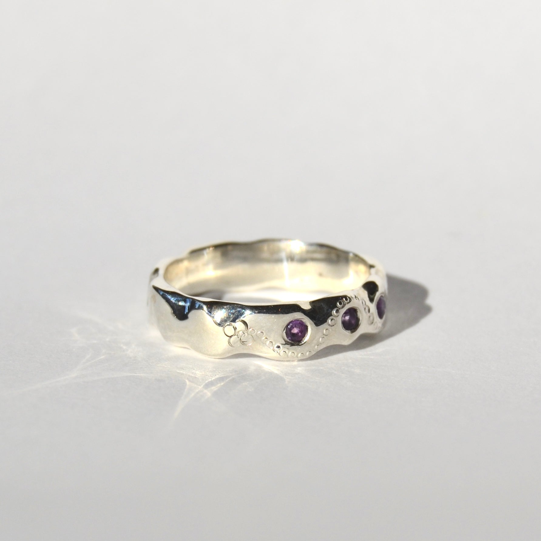 Daisy Chain Amethyst Band Ring
